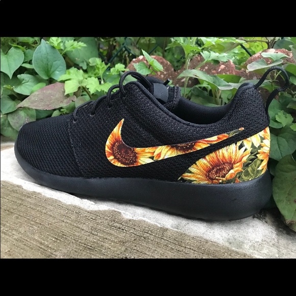 Sunflower Nike in any size you need - Picture 3 of 3